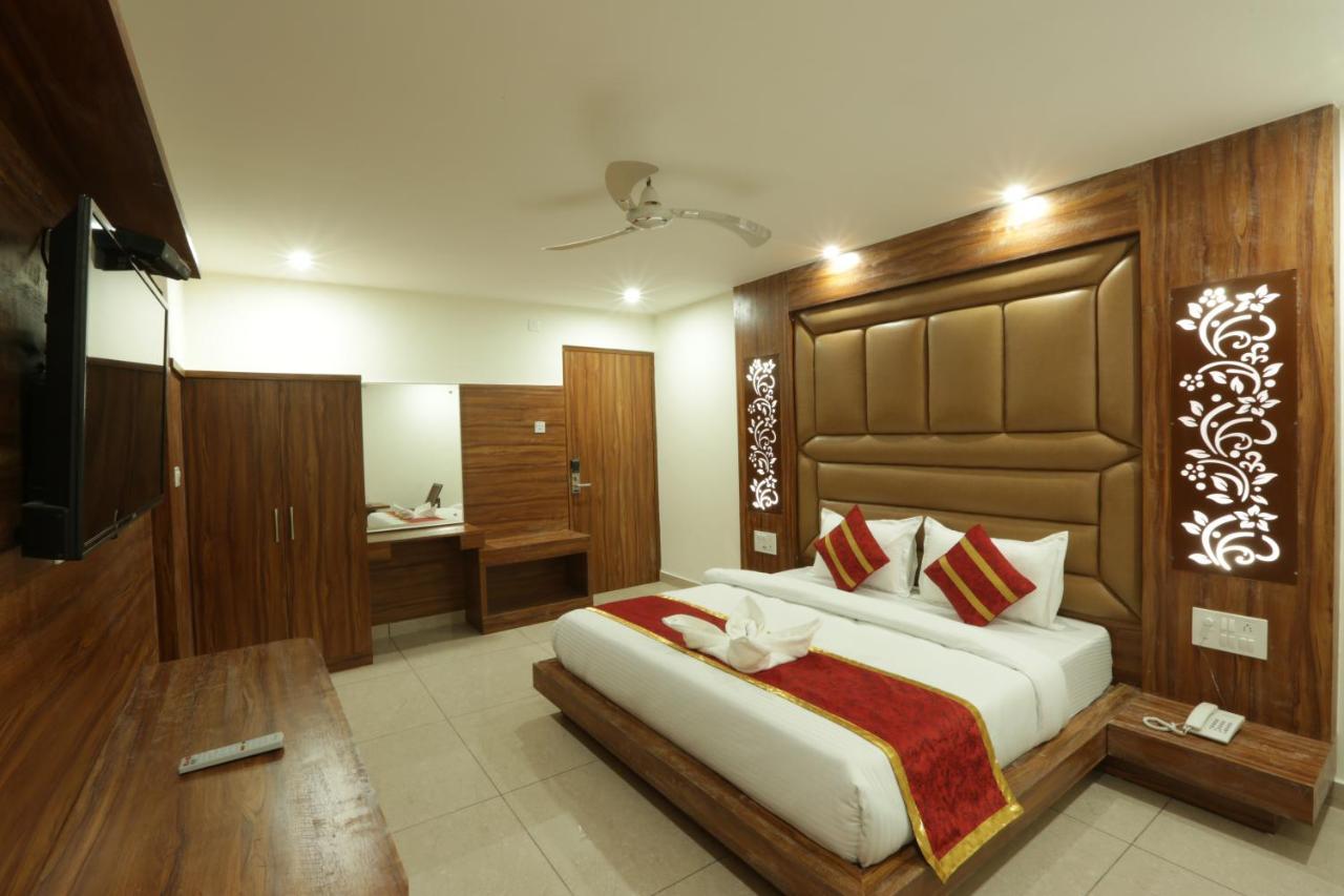 Hotel Katra Grand Екстериор снимка