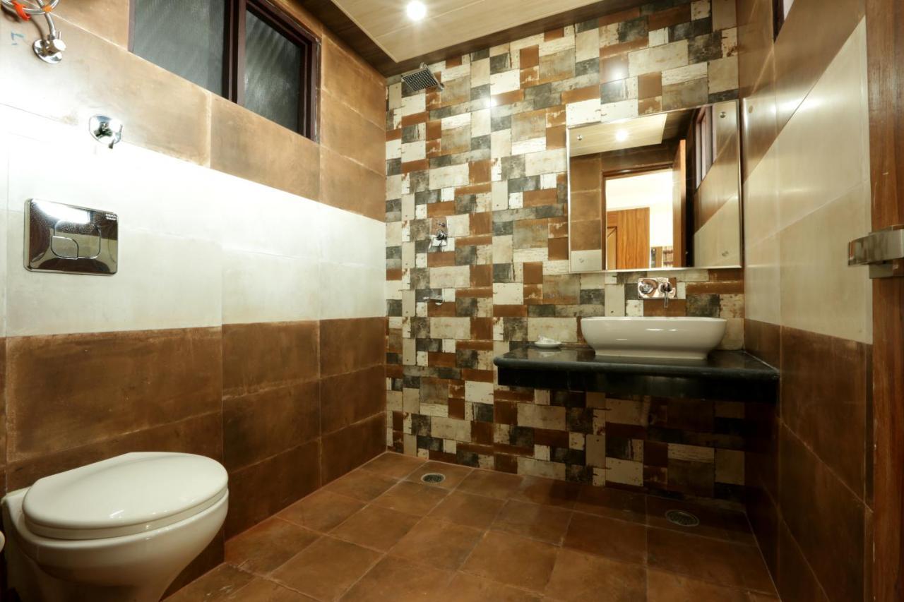 Hotel Katra Grand Екстериор снимка