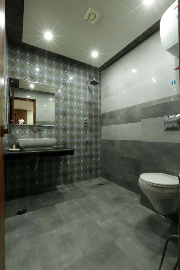 Hotel Katra Grand Екстериор снимка