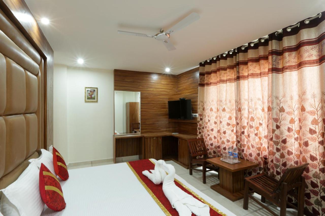 Hotel Katra Grand Екстериор снимка