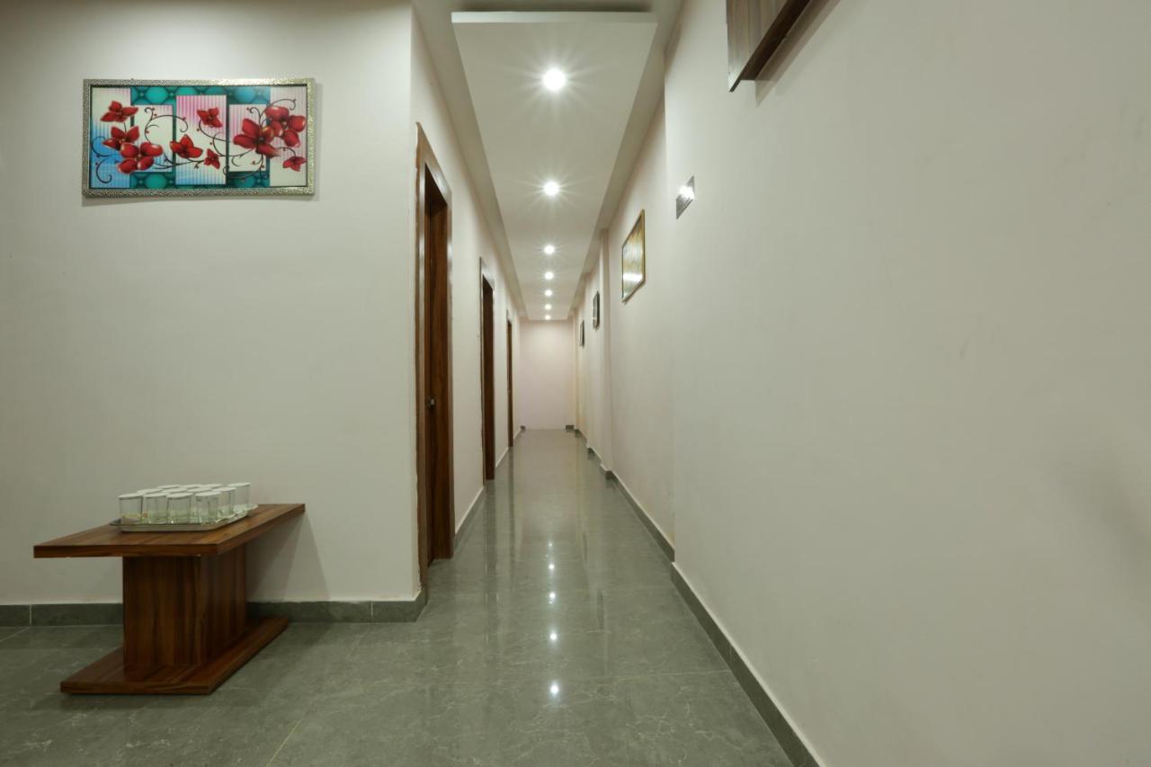 Hotel Katra Grand Екстериор снимка