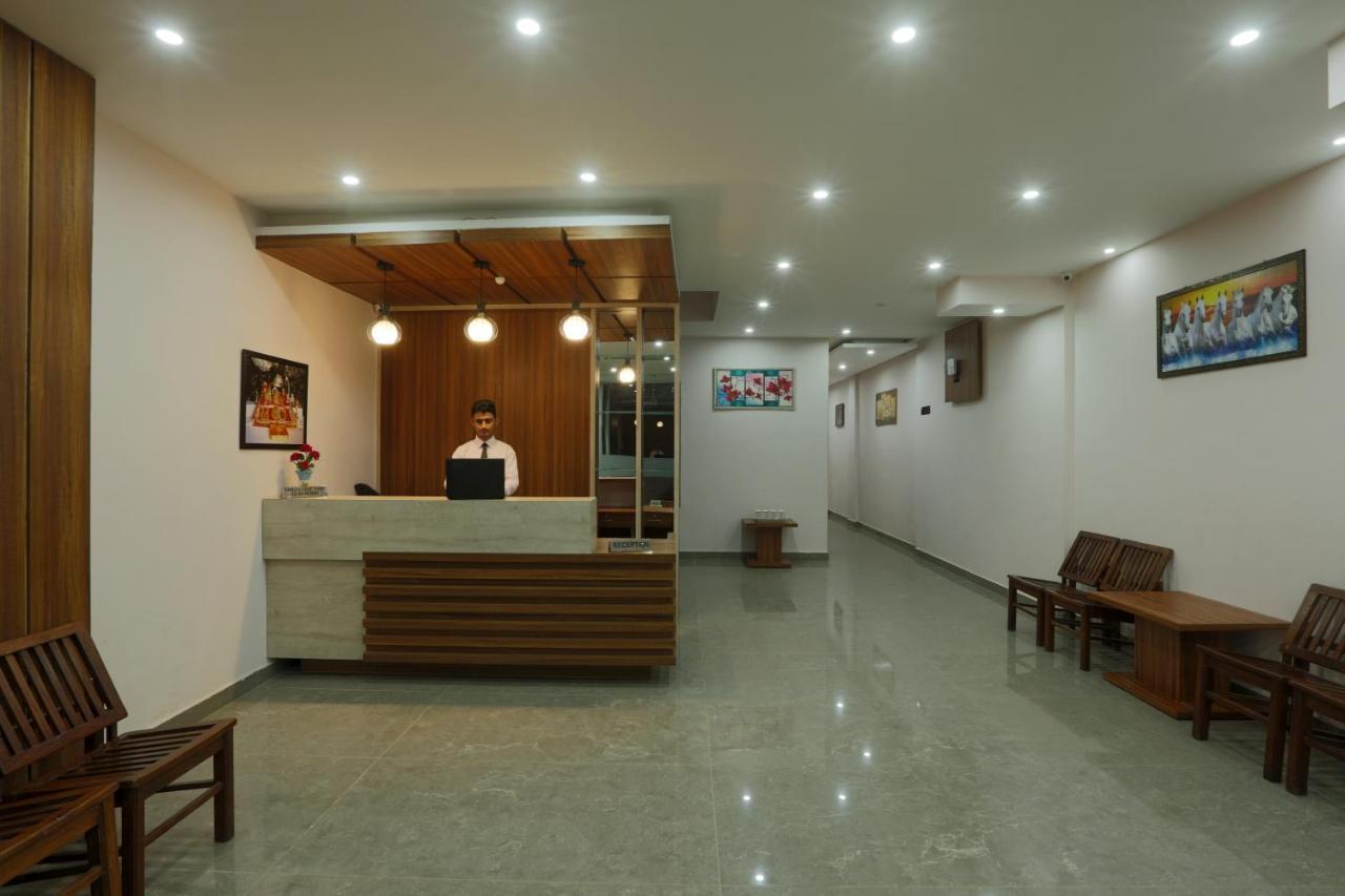 Hotel Katra Grand Екстериор снимка