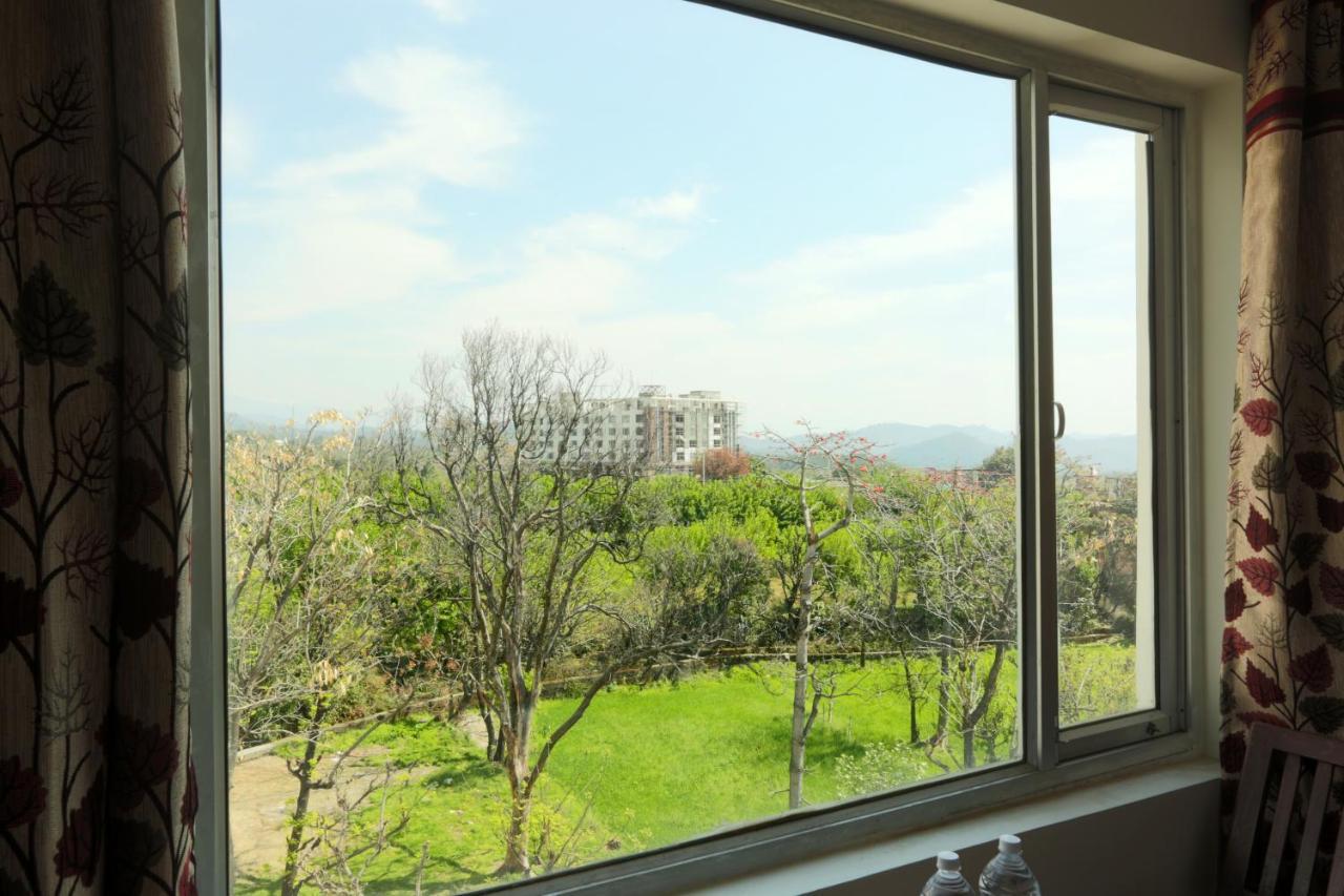 Hotel Katra Grand Екстериор снимка