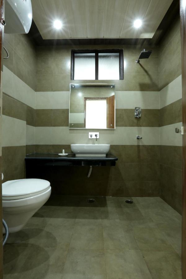 Hotel Katra Grand Екстериор снимка